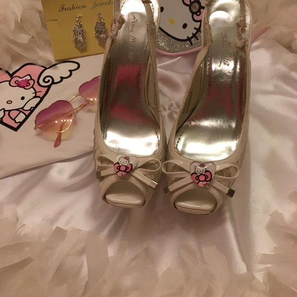ADORABLE pin up style vintage y2k heels with hello kitty puff hearts! - Picture 4 of 12